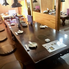 少人数~大人数様対応可能（お席は自由自在に変更可能）席ごとにダクト完備