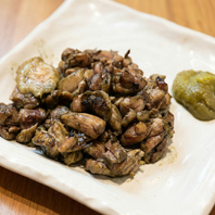 炭火が宿す、宮崎牛と妻地鶏の「真の旨味」