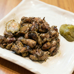 炭火が宿す、宮崎牛と妻地鶏の「真の旨味」