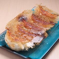 定番の手作り焼き餃子◎羽付き、にんにく無し、のと豚・加賀野菜使用！一本エビ餃子やチーズ餃子もご提供♪の写真