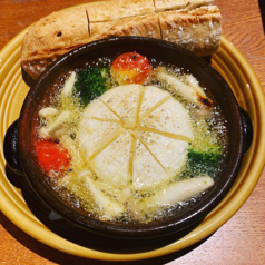 まるごとカマンベールチーズのアヒージョ