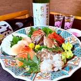 毎日仕入れる新鮮な魚介や厳選された肉、野菜が揃い、その季節ならではの美味しさが味わえます。オススメの黒板メニューをチェックすれば、さらに美味しい発見があります。全席喫煙可能(禁煙席はございません。)