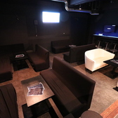 結婚式の二次会に最適な設備を整えております。貸切利用では、一体感のある空間で新郎新婦を囲む華やかなパーティーを実現。都町の隠れ家バーで、一生の記憶に残る素晴らしいウェディングパーティーをどうぞ◎