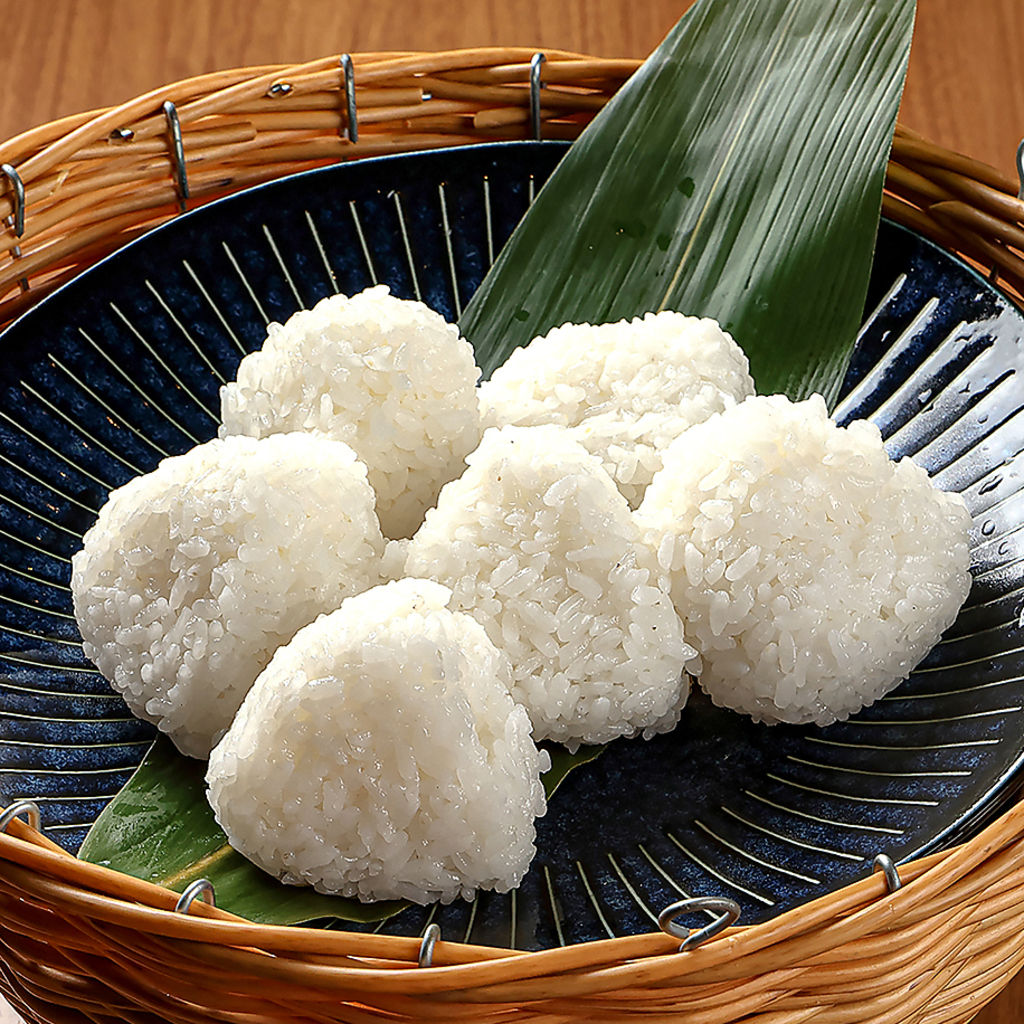 琵琶湖の恵みが育んだ近江米「みずかがみ」使用。笑顔あふれるひとときを届けたい。