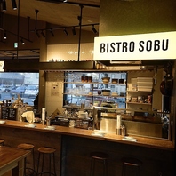 気軽に立ち寄れるカジュアルな雰囲気の店内