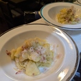 その時の旬の食材をお好みを伺いながら、マスターのおまかせコース3500円〈税込）でお召し上がりいただけます。生ハム・お魚・お肉のお料理、パスタ、デザート付き！毎日旬の食材を仕入れておりますので、日々美味しく変化するコースをお愉しみください。