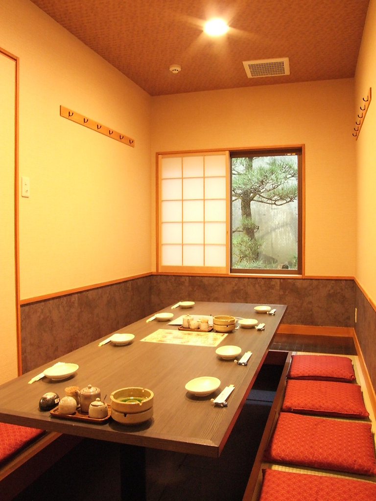 少人数での接待やご宴会に最適なお席も多数ご用意しております。