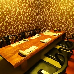 【お座敷個室：4名～8名】大きなシャンデリアが印象的なお座敷個室。