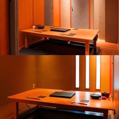4名様までご利用いただける個室は、大人の隠れ家のようなしっとりとした雰囲気が魅力です♪扉付きの完全個室なので、周囲を気にせず大切なお話をする接待や、親しい方との記念日などにもおすすめ◎。和モダンな空間で、職人が握る本格寿司を堪能しながら、上質なプライベートタイムをお過ごしください。