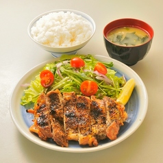《グリル焼き》サラダたっぷりグリルハーブチキン定食
