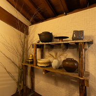 歴史と自然が調和する、蔵を活かした韓国和モダンの空間