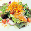 料理メニュー写真&nbsp;蛸とサーモンのマリネサラダ