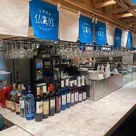 青×白の暖簾が目印！