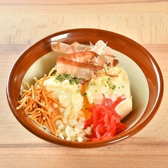 もんじゃ焼き風味（ベビースターラーメン、天かす、青のり、紅生姜、かつお節、卓上串かつソース）