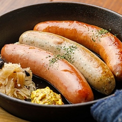 燻製ソーセージの盛り合わせ