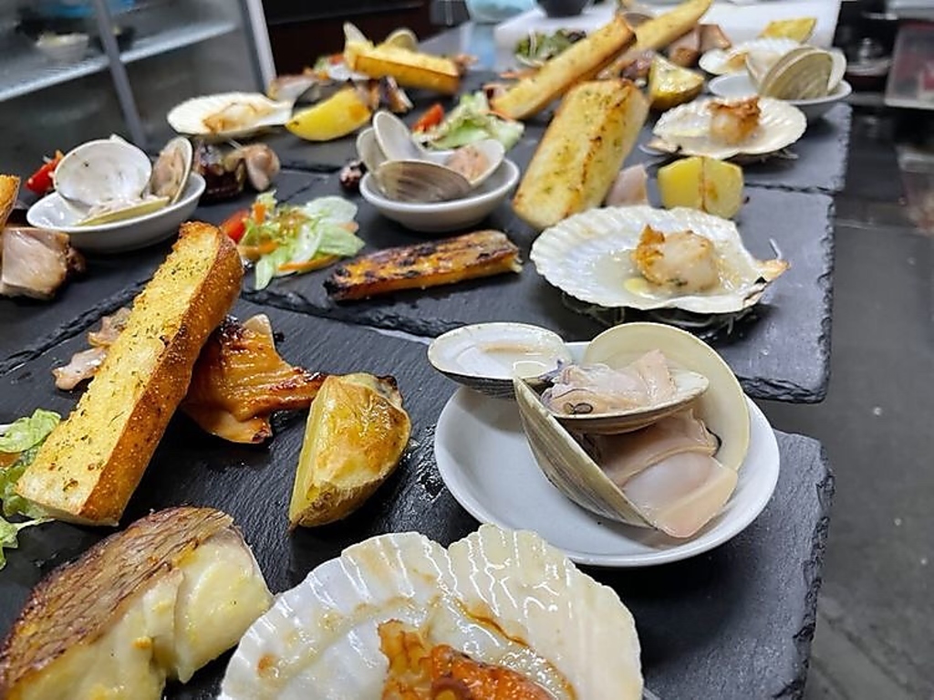 コースのオードブルはお一人づつに個食盛り！少量を数種食べられますので、小食の方にも大好評です！