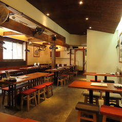 ゆったり座れるテーブル席10名様までご一緒にＯＫ！【席のみ予約OK。お電話でご予約ください。】各種宴会のご予約もお待ちしております。