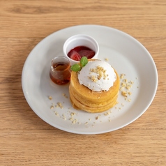 米粉パンケーキ 豆乳甘酒ホイップといちごコンポート添え