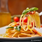 〆のパスタも大好評。季節感・素材感たっぷり、「職人の一皿」を召し上がれ。