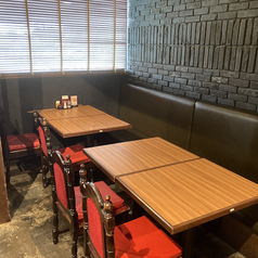 最大12名様まで可能なテーブル席です。