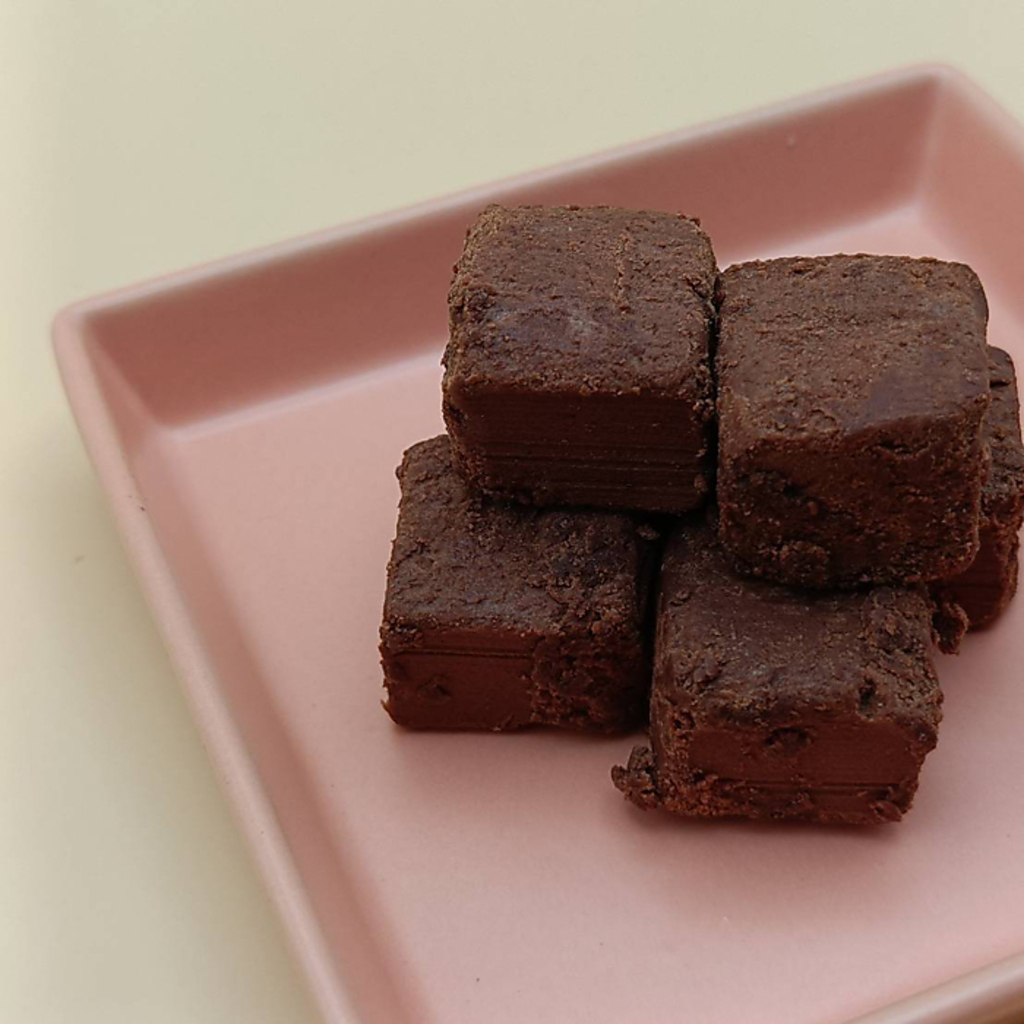 くちどけが良く、濃厚な生チョコの味が口の中に広がる♪お酒のおつまみとしてやデザートにもどうぞ！