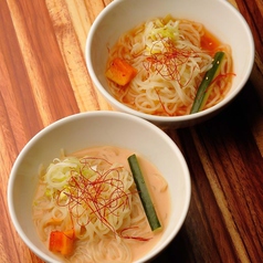 オリジナル　白ごまスープの「仙蔵冷麺」