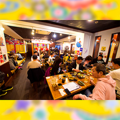 店内席（全席禁煙）オープンフロア／テーブル席／結合可／ライブ観覧可／店内座敷席もございます。