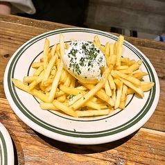 フライドポテトホイップバターのせ