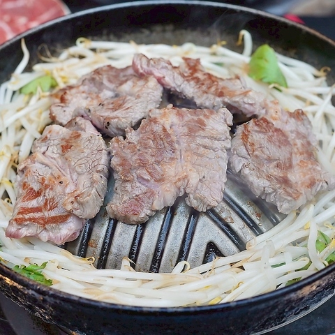 極上の厚切りラム肉を堪能！臭みのない柔らかなお肉と秘伝のタレが食欲をそそります★