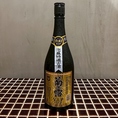 〈菊之霧〉菊之露は宮古島の天然水を使用しています。全体的にまろやかですがクリアになりすぎず、アクセントの残る深い味わいが特徴の泡盛です。