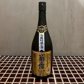 〈菊之霧〉菊之露は宮古島の天然水を使用しています。全体的にまろやかですがクリアになりすぎず、アクセントの残る深い味わいが特徴の泡盛です。