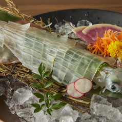 【透明コリコリのヤリイカ活き造り】店内生簀から捌くから鮮度抜群！イカ付きコース各種ご用意！の写真