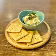 いぶりがっこのクリームチーズのせ