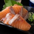 料理メニュー写真&nbsp;とろサーモン刺し