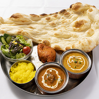 種類豊富なカレー&ナンを心ゆくまで堪能♪