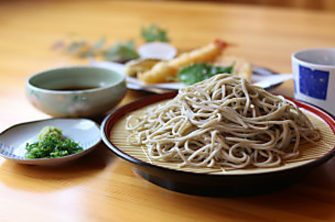 十割蕎麦の風味豊かな蕎麦や旬の美味しい野菜を使った天ぷらなどご提供いたします♪