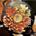 「サムギョプサルセット」のほか、鍋や揚げ物、麺類など様々なメニューをご用意◎