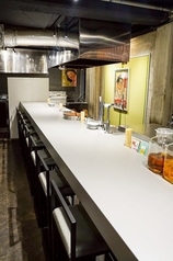 当店のカウンター席は10席ご用意しており、お一人様はもちろん、少人数でのご利用にも最適です。お仕事帰りのサク飲みやデートにも◎