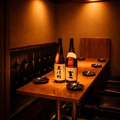 【貸切最大100名様まで対応可能◎】30名様以上の大規模宴会もOK！時間外の貸切も柔軟に対応いたします♪企業様のパーティーや結婚式の2次会など、特別な一日にふさわしい上質な空間をご提供。美味しい焼き鳥と天ぷら、和牛鍋を囲んで、渋谷で記憶に残る宴会をお楽しみください！