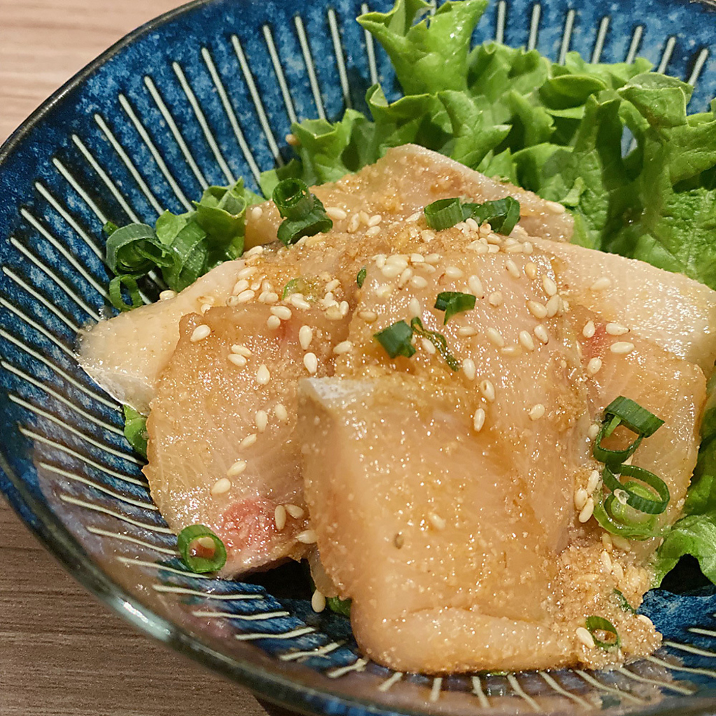 新鮮な旬食材を使用した一品料理が複数ございます。四季折々の旬な食材をお楽しみください。