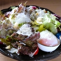 料理メニュー写真&nbsp;チーズと温玉のシーザーサラダ