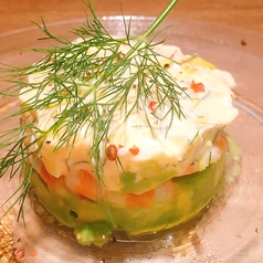 エビとアボカドのタルタル