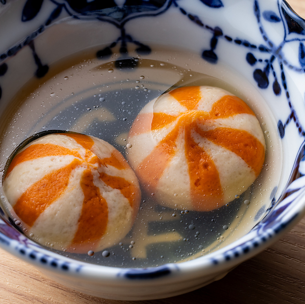 鶏本来の旨味が凝縮された、滋味あふれる出汁に仕上がっております。