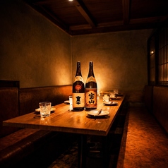 10名様前後のご宴会にも最適な、半個室のカーテン席をご用意◎渋谷駅近の落ち着いた空間で、接待や女子会、合コン、誕生日・記念日など幅広いシーンにご対応♪食べ放題の焼き鳥と豊富なドリンクで満足度抜群！程よいプライベート感と使い勝手の良さが人気の秘密です♪