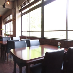 夜景を見ながら仲間たちと語り合おう