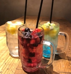 【凍結フルーツサワー】「凍結レモンサワー」など個性派フルーツサワー3種をご用意。