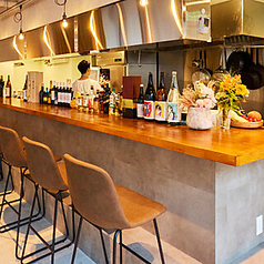 目の前で調理の様子を眺められるカウンター席◎お一人様でも気兼ねなくご利用いただけます。デートの合間にお立ち寄りいただくのにも最適です。