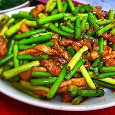 ニンニク茎豚肉炒