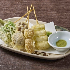 野菜5種盛り合わせ (天ぷら串)／海鮮5種盛り合わせ (天ぷら串)