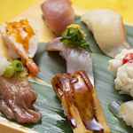ネタの素材、ネタの切り方、しゃりの一粒一粒。自慢のすしをどうぞ！